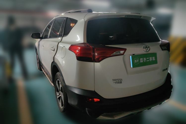 Used Toyota RAV4 2015 2.0L CVT Two-Wheel Drive Fashion Edition Rear Left 45 Deg