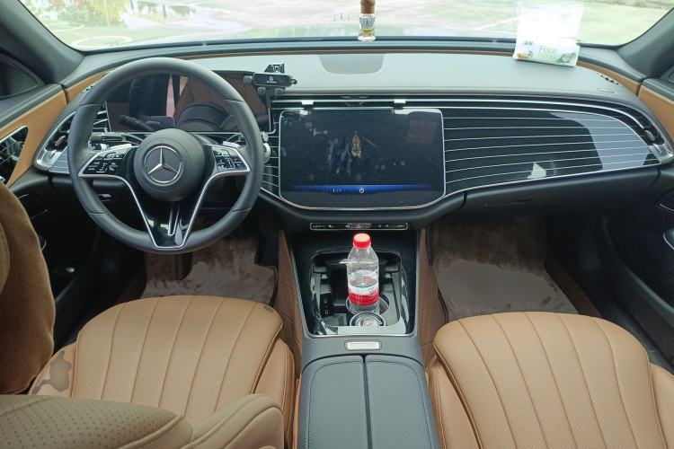 Used Mercedes-Benz E-Class 2024 E 260 L Center Console