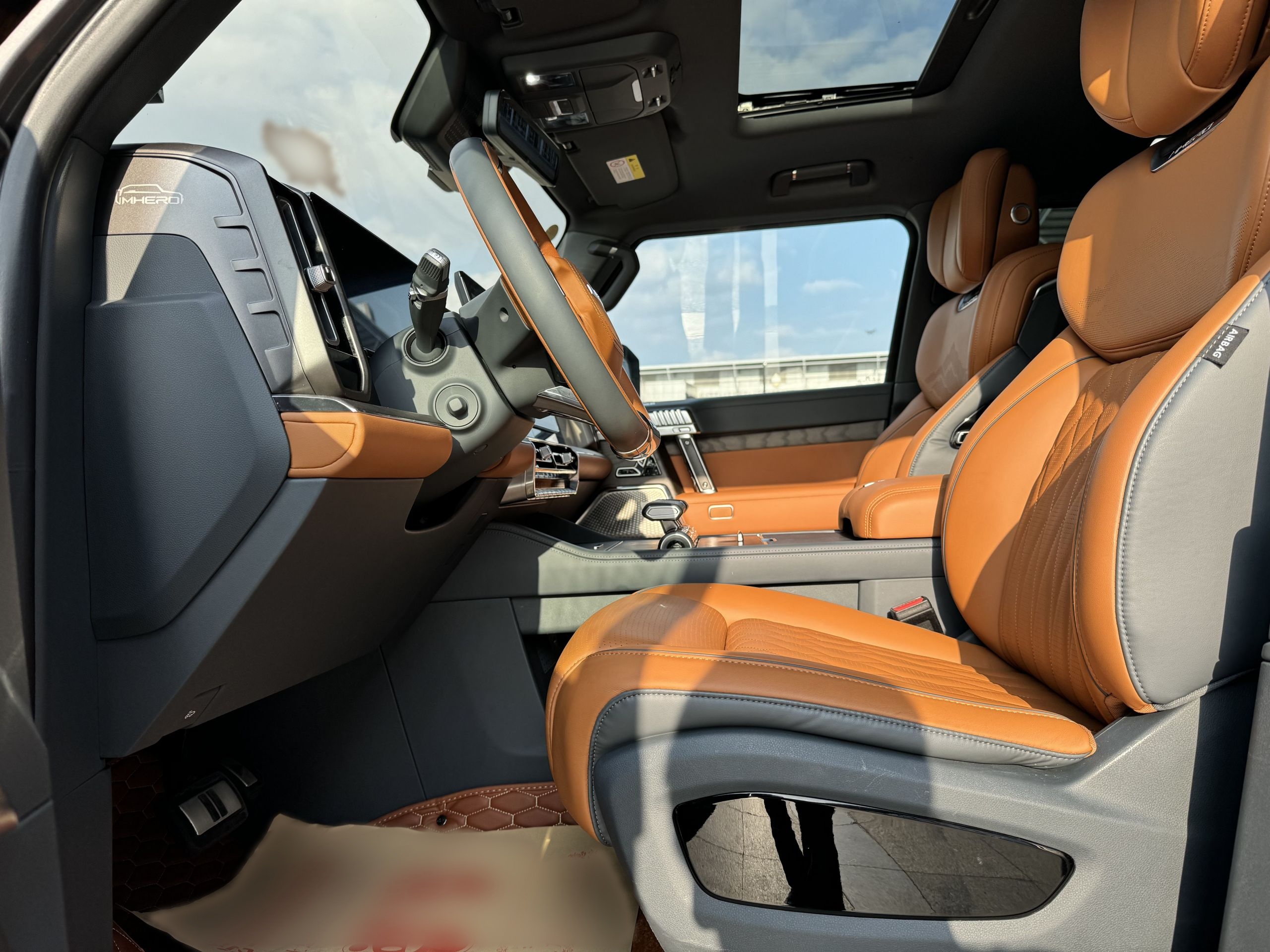 المقاعد الأمامية داخل السيارة