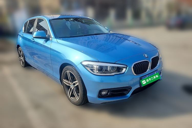 Used BMW 1 Series 2018 118i Sport Design Package Front Right 45 Deg