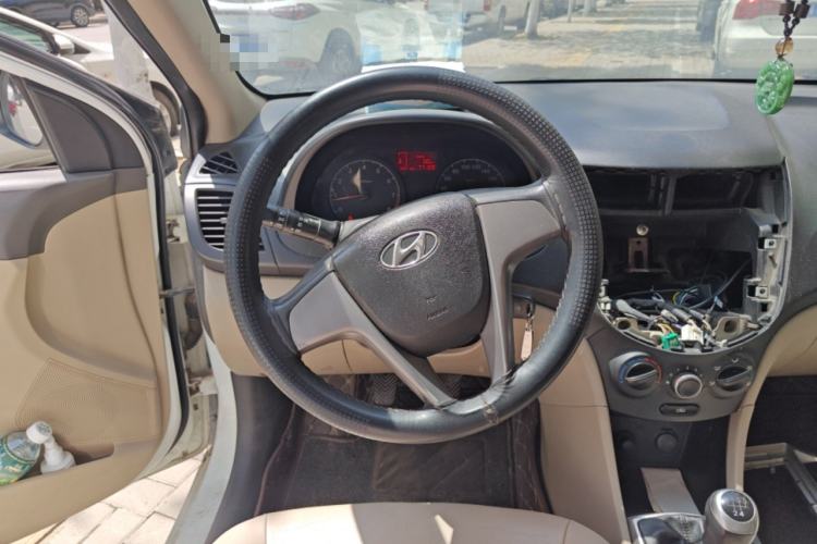 Used Hyundai Verna (older generation) 2014 1.4L Manual Smart GLS Trim Steering Wheel