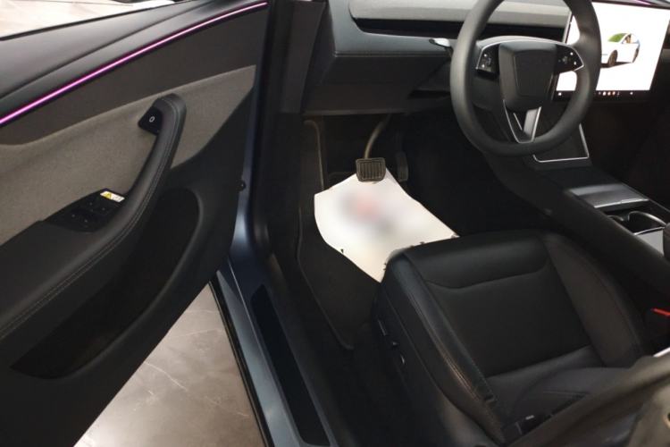 Used Tesla Model Y 2025 Rear-Wheel Drive First Edition Driver Seat