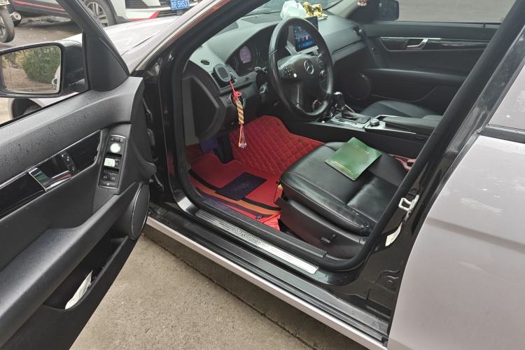 Used Mercedes-Benz C-Class 2010 C 180K Classic model