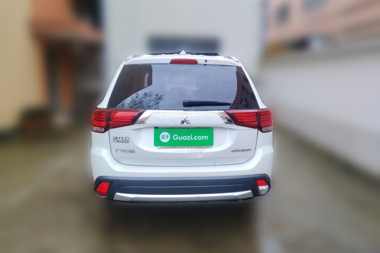 Used Mitsubishi Outlander 2018 2.0L Two-Wheel Drive Glory Edition 5 Seats Rear