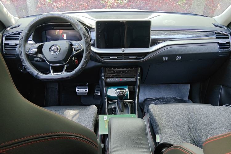 Used Skoda Kodiaq GT 2023 Restyled TSI330 Two-Wheel-Drive Luxury Edition Center Console