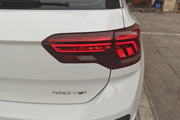 Used Volkswagen T-ROC 2019 230TSI DSG Two-Wheel-Drive Advanced Version China VI Standard Right Rear Taillight