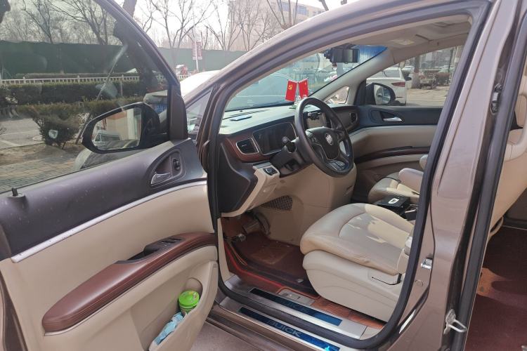 Used Buick GL8 2015 2.4L Luxury Business Premium Edition
