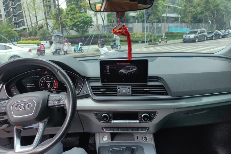 Used Audi Q5L 2018 40 TFSI Prestige Fashion Edition China VI Center Console