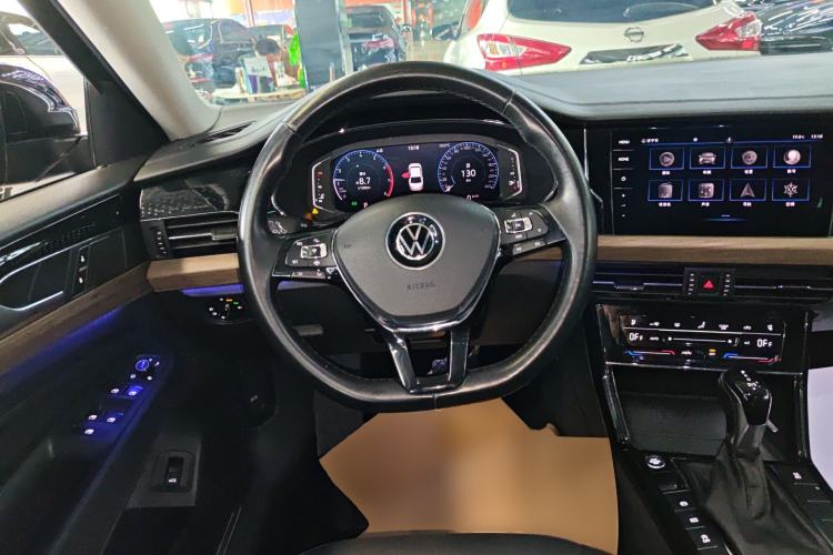 Used Volkswagen Passat 2020 Revised Version 330TSI Luxury Edition China VI Standard
