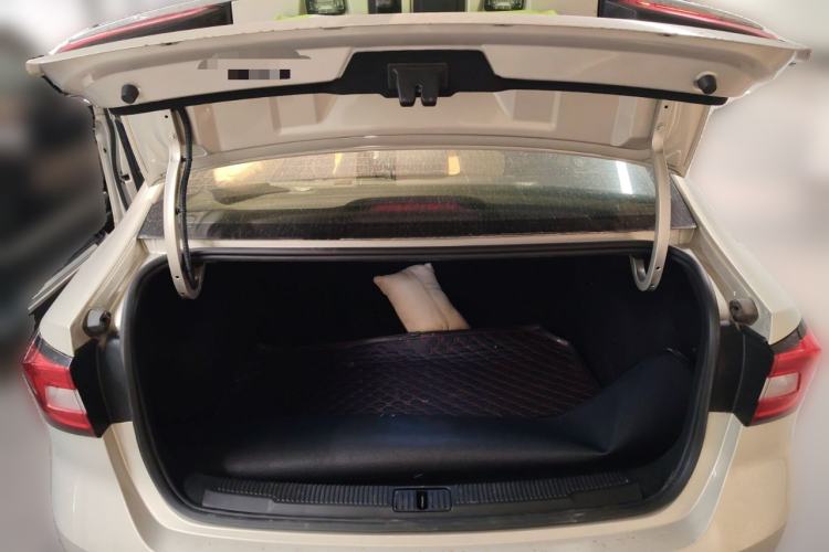 Used Roewe i5 2021 1.5L Manual Platinum Edition Trunk