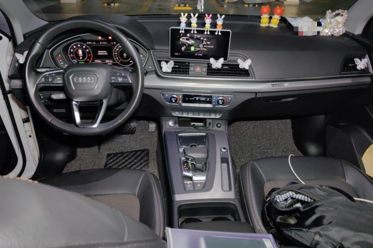 Used Audi Q5L 2018 45 TFSI Prestige Fashion Edition China V Emission Standard Center Console