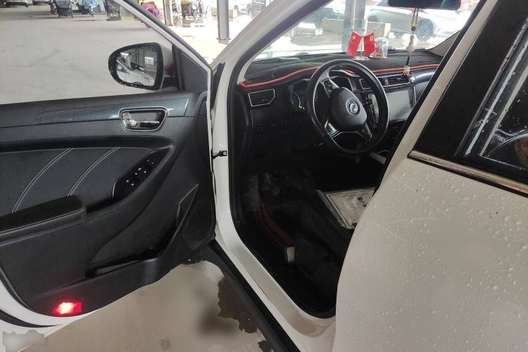 Used Dongfeng Fengon 580 2018 Revised Version 1.8L Manual Comfort Edition Driver Seat