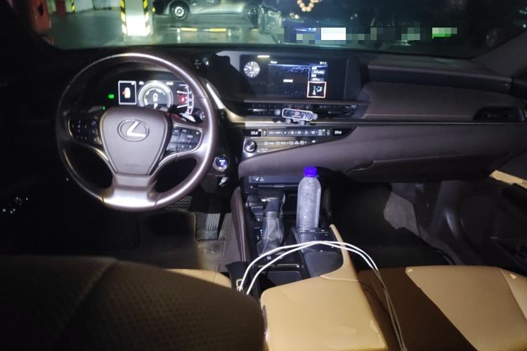 Used Lexus ES 2018 300h Premier Edition China VI Standard