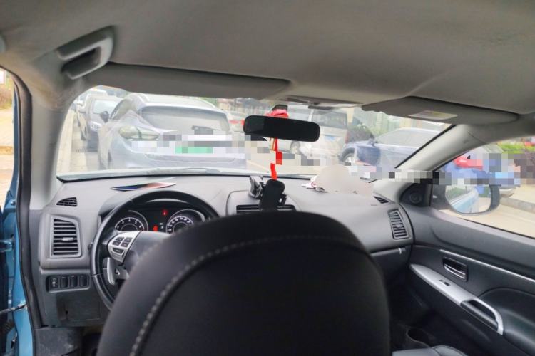 Used Mitsubishi ASX 2013 2.0L CVT Two-Wheel Drive Luxury Edition Center Console