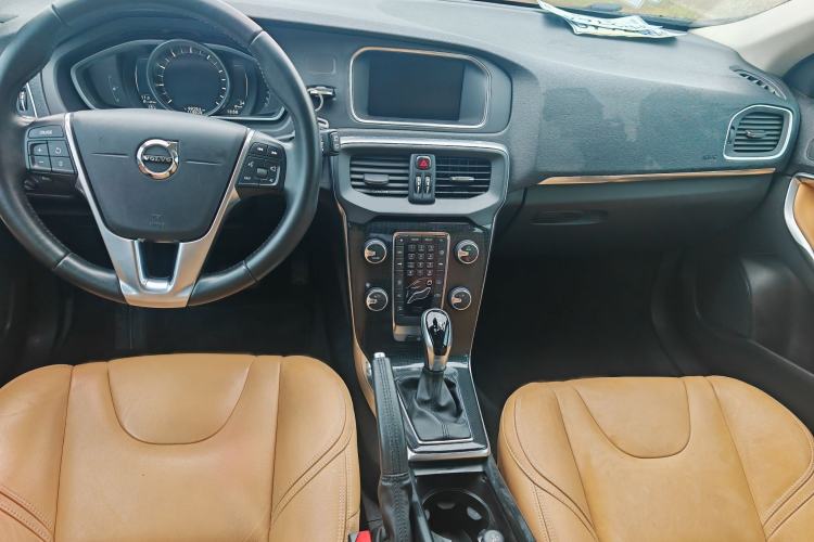 Used Volvo V40 2017 T3 Zhiyi Edition Interior 4