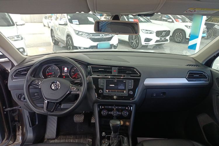 Used Volkswagen Tiguan L 2017 330TSI Automatic Two-Wheel Drive Comfort Edition Center Console