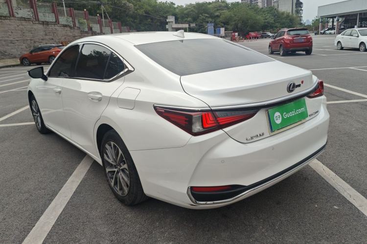 Used Lexus ES 2023 200 Excellence Edition
