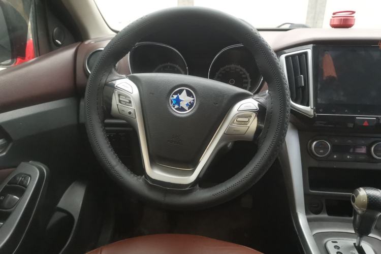 Used Venucia T70X 2015 2.0L CVT Smart Enjoyment Sport Edition