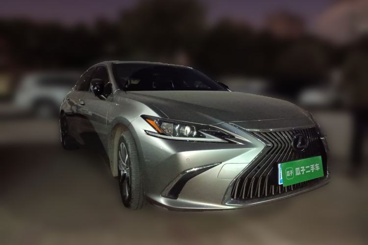Used Lexus ES 2020 300h Premier Edition
