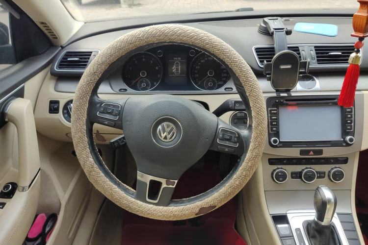 Used Volkswagen Magotan 2012 Revised 1.8TSI Luxury Version Steering Wheel