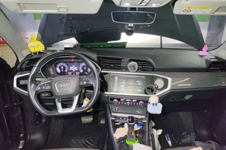 Used Audi Q3 2021 35 TFSI Fashion Dynamic Model Center Console