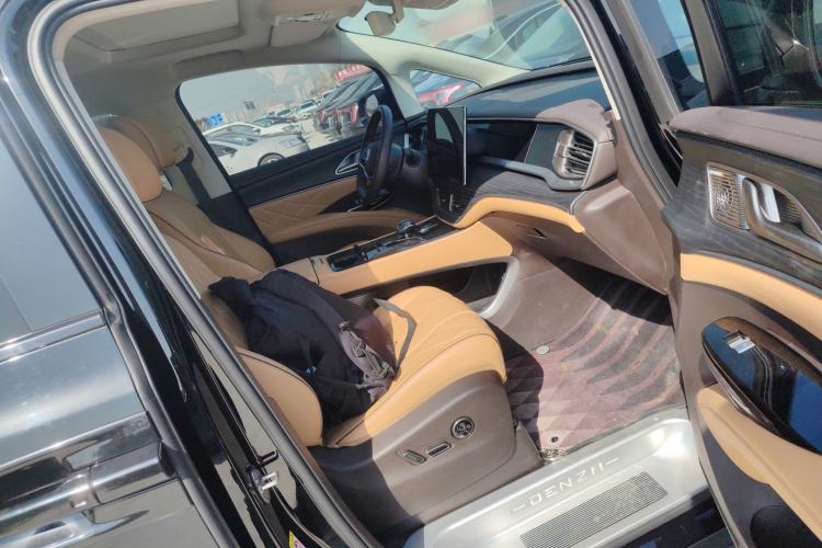 Used Denza D9 2024 DM-i 980 Four-Wheel Drive Prestige Model
