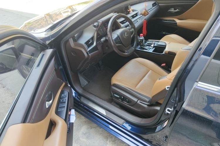 Used Lexus ES 2018 200 Excellence Edition China V Standard
