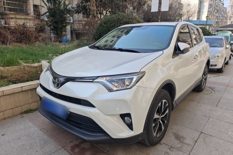 Used Toyota RAV4 2019 2.0L CVT Two-Wheel Drive Luxury Version China VI Standard