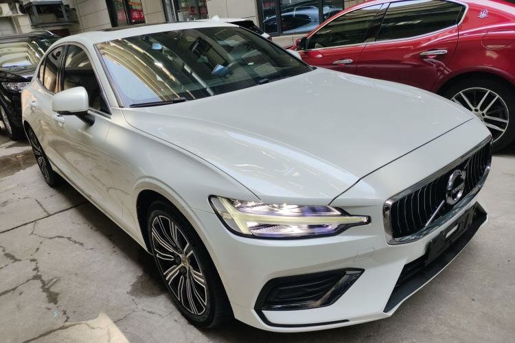 Used Volvo S60 2022 B4 Zhiyuan Luxury Edition
