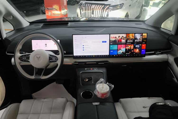 Used VOYAH Dream 2025 PHEV Four-Wheel-Drive Flagship Kunpeng Edition
