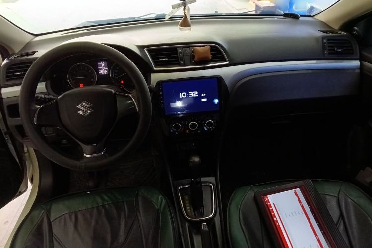 Used Suzuki Alivio 2015 1.6L Automatic Comfort Model Center Console