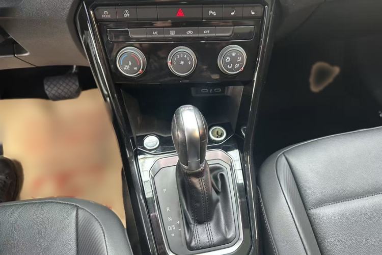 Used Volkswagen T-ROC 2021 280TSI DSG Two-Wheel Drive Elite Connect Edition
