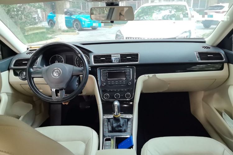 Used Volkswagen Passat 2014 1.8TSI DSG Prestige Edition Center Console