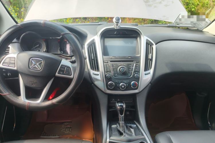 Used JMC Yusheng S350 2014 2.4T Automatic 2WD Diesel Luxury Version with Sunroof 5 Seats
