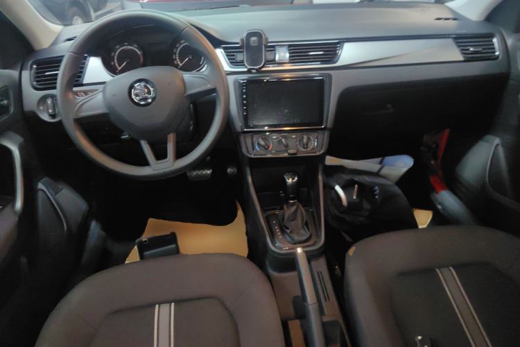 Used Skoda Rapid Spaceback 2020 1.5L Automatic Standard Edition Center Console