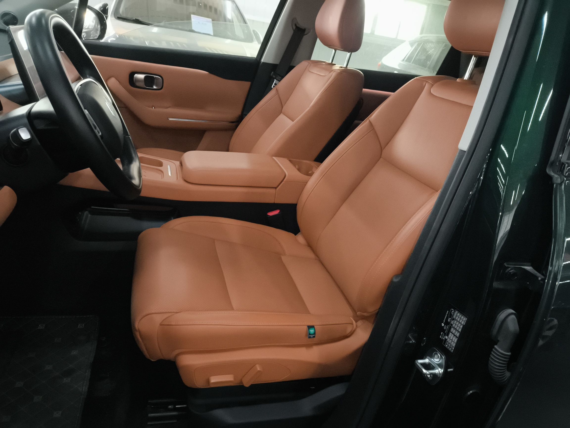 Переднее сиденье в автомобиле