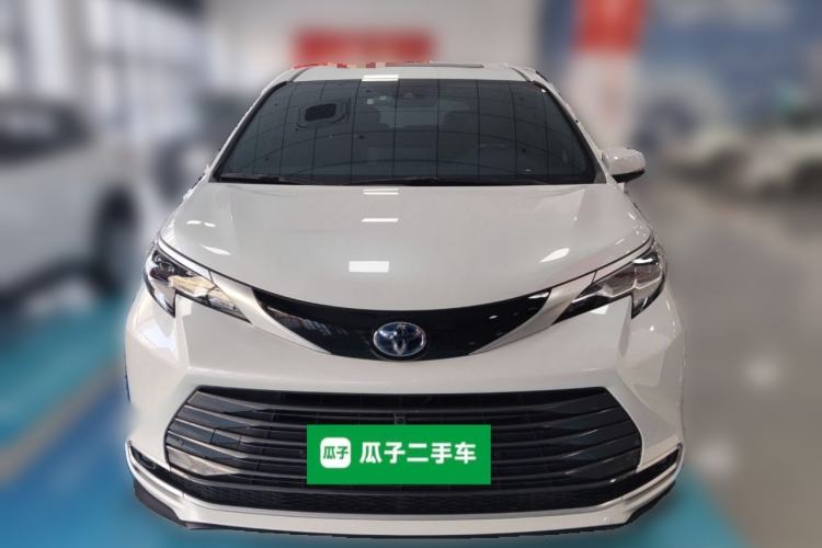 Used Toyota SIENNA 2023 2.5L Hybrid Deluxe Edition
