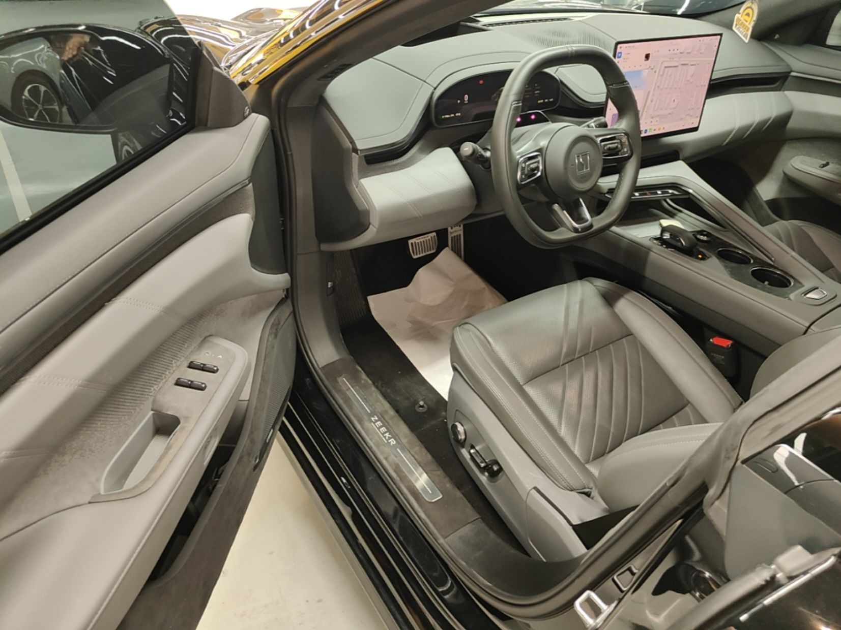 Zeekr 001 2025 YOU Edition 100 kWh All-Wheel Drive — снимка 18