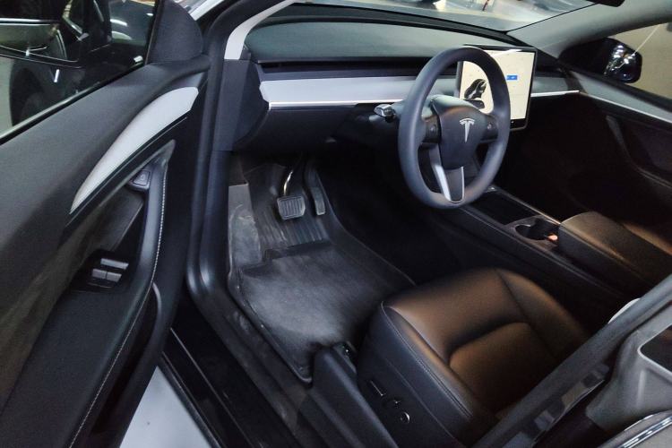 Used Tesla Model Y 2024 Rear-Wheel-Drive Version
