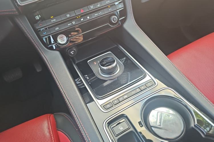 Used Jaguar F-PACE 2016 3.0 SC Four-Wheel Drive R-Sport Sport Edition
