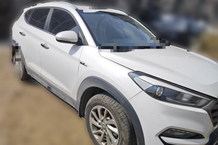 Used Hyundai Tucson 2015 1.6T Dual-Clutch Two-Wheel-Drive Smart Model Front Right 45 Deg