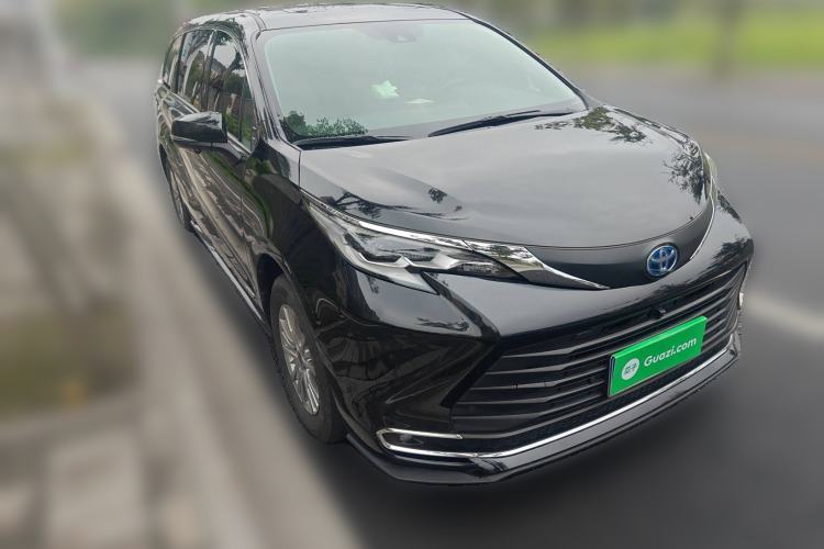 Used Toyota SIENNA 2023 2.5L Hybrid Comfort Edition Front Right 45 Deg