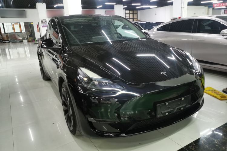 Used Tesla Model Y 2022 Long-Range All-Wheel-Drive Version Front Right 45 Deg