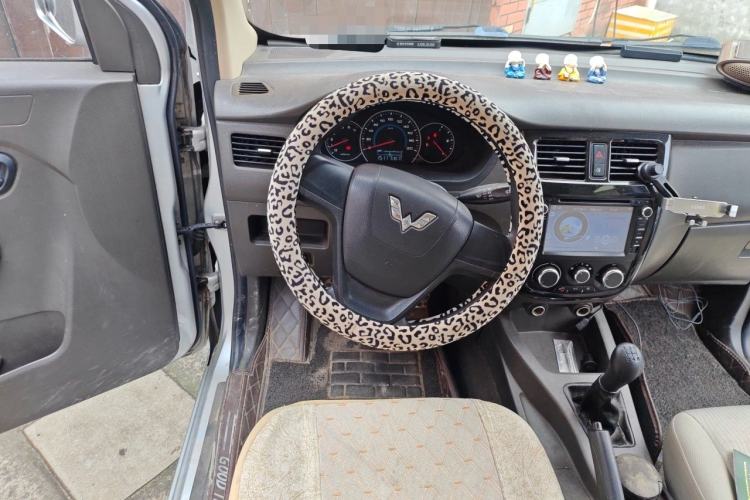 Used Wuling Rongguang V 2015 1.5L Base Version