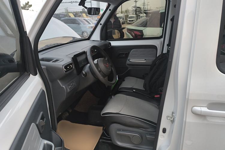 Used Wuling Zhiguang New Energy 2025 Model 305km Ambitious Edition Left Front Seat