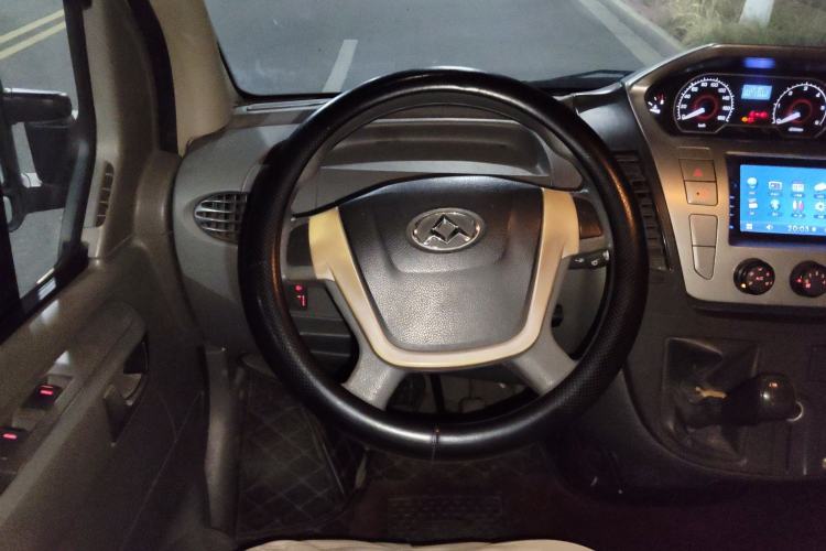 Used SAIC MAXUS Xintu V80 2014 2.5T Aotuntong Short Wheelbase Mid-Roof Model