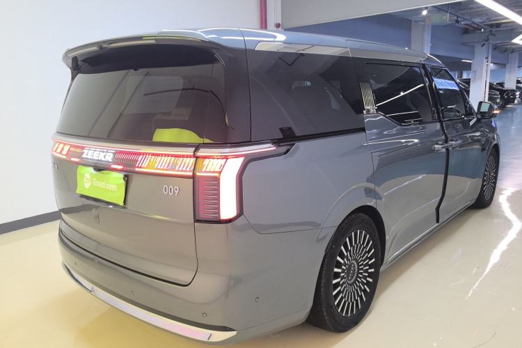 Used Zeekr 009 2024 Six-Seat Executive Version 4WD 108 kWh Rear Right 45 Deg