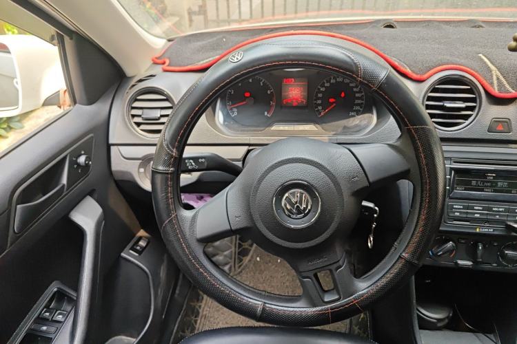 Used Volkswagen Jetta 2015 1.6L Manual Fashion Edition Steering Wheel