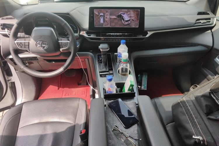 Used Toyota SIENNA 2023 2.5L Hybrid Deluxe Edition Center Console