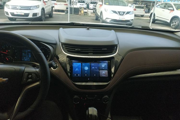 Used Chevrolet Malibu 2018 530T Automatic Fashion Edition Center Console